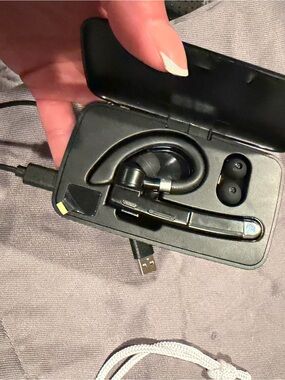 Wireless Bluetooth Earbud with Charging Case - Black